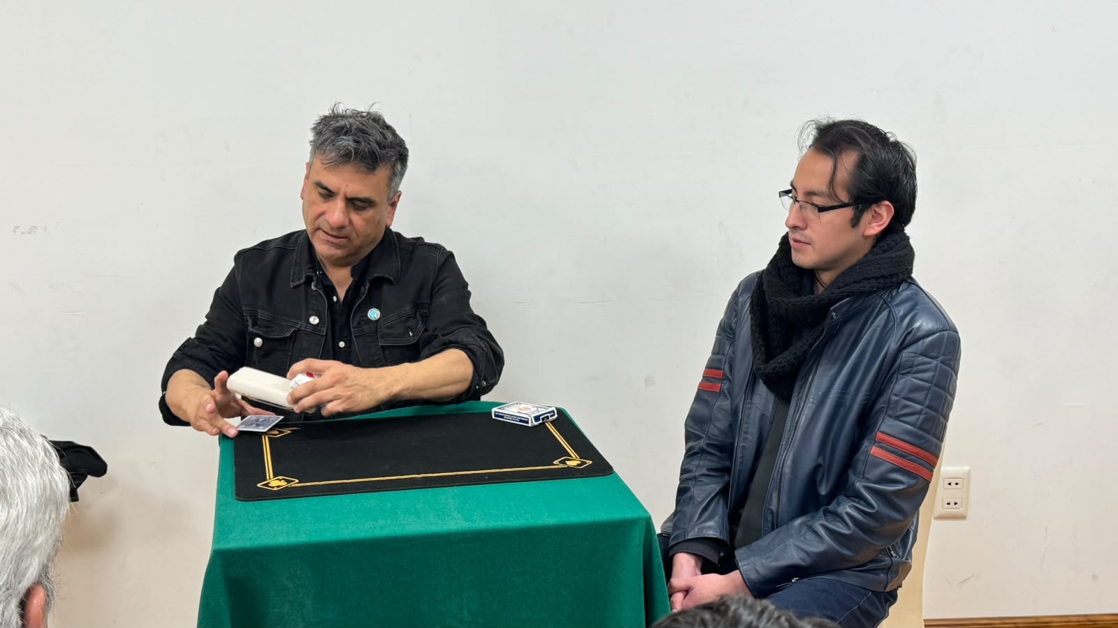 Exchanging illusionism at Academia Boliviana de Magia
