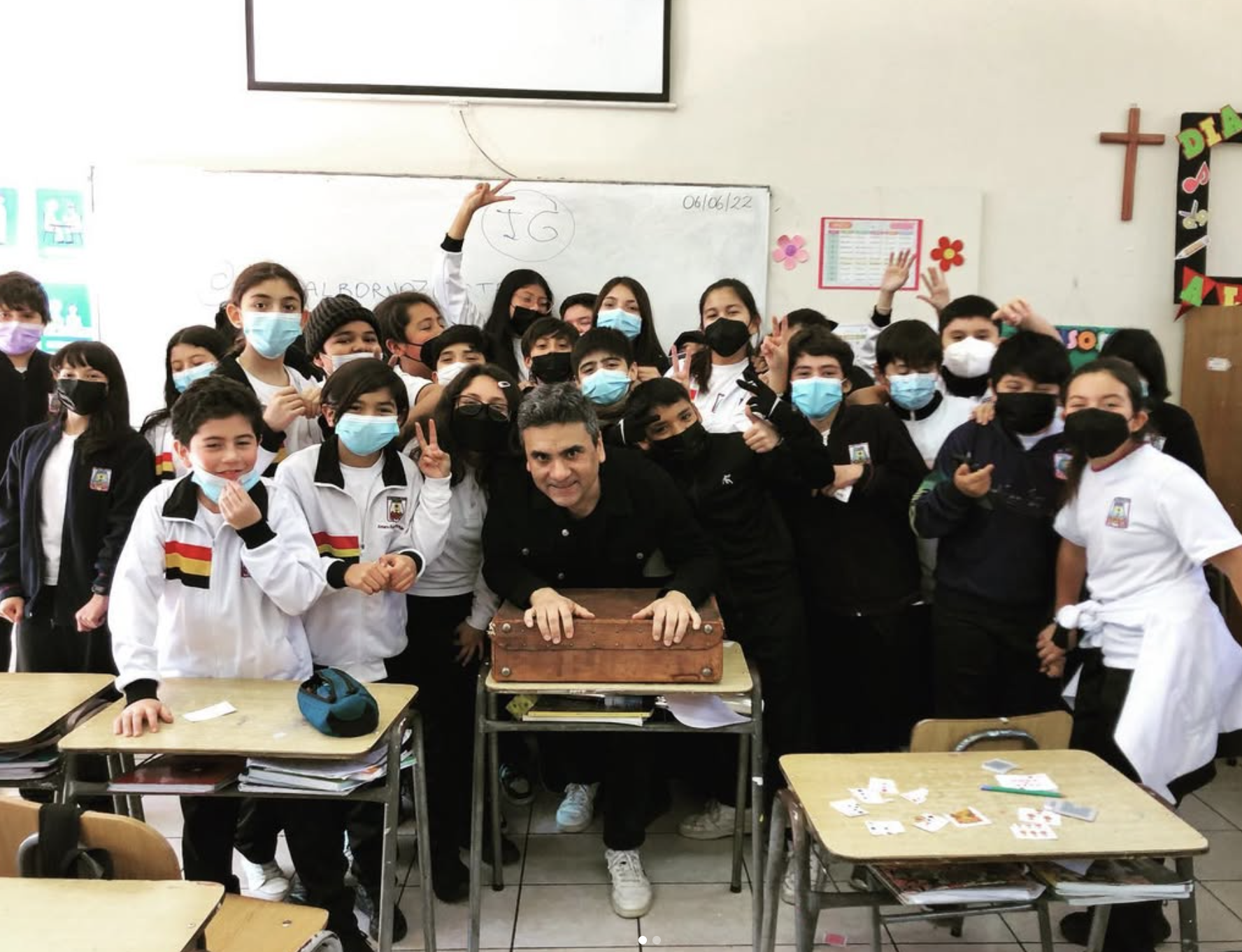Students and Luis Albornoz during a magic activity at Atacama's Catholic high school