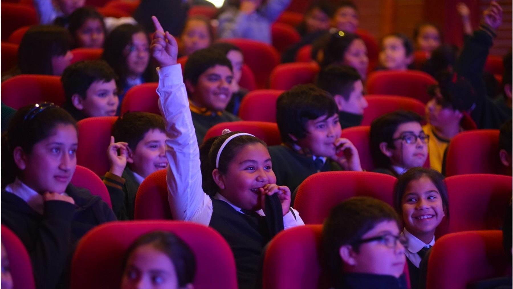 Público infantil participa desde las butacas del teatro