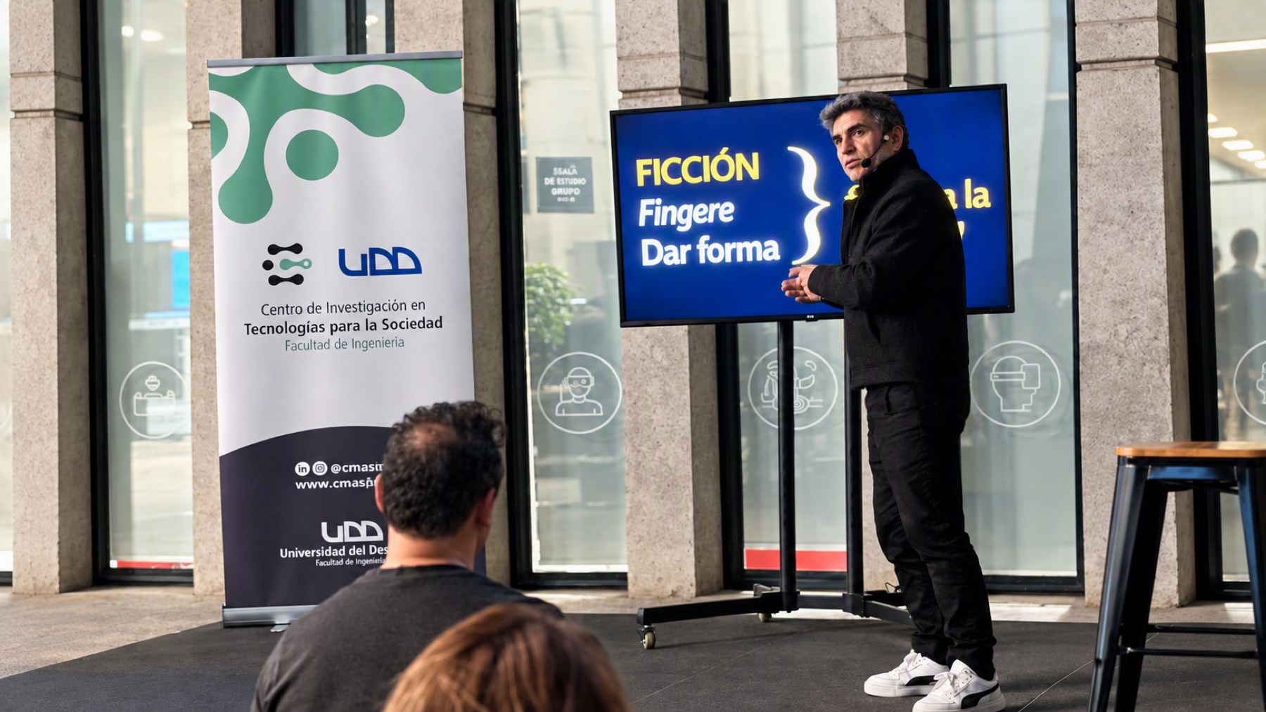 Luis Albornoz presents Thaumazein at the University of Development